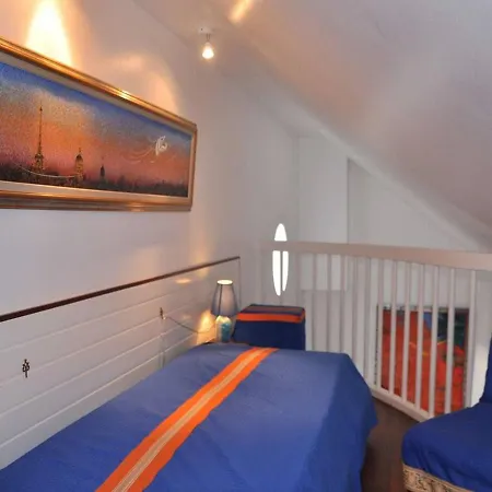 Maison A 100m De La Avec Wifi, Parking Prive Et Jardin, Au Coeur De - Fr-1-368-210