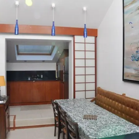Maison A 100m De La Avec Wifi, Parking Prive Et Jardin, Au Coeur De - Fr-1-368-210 *